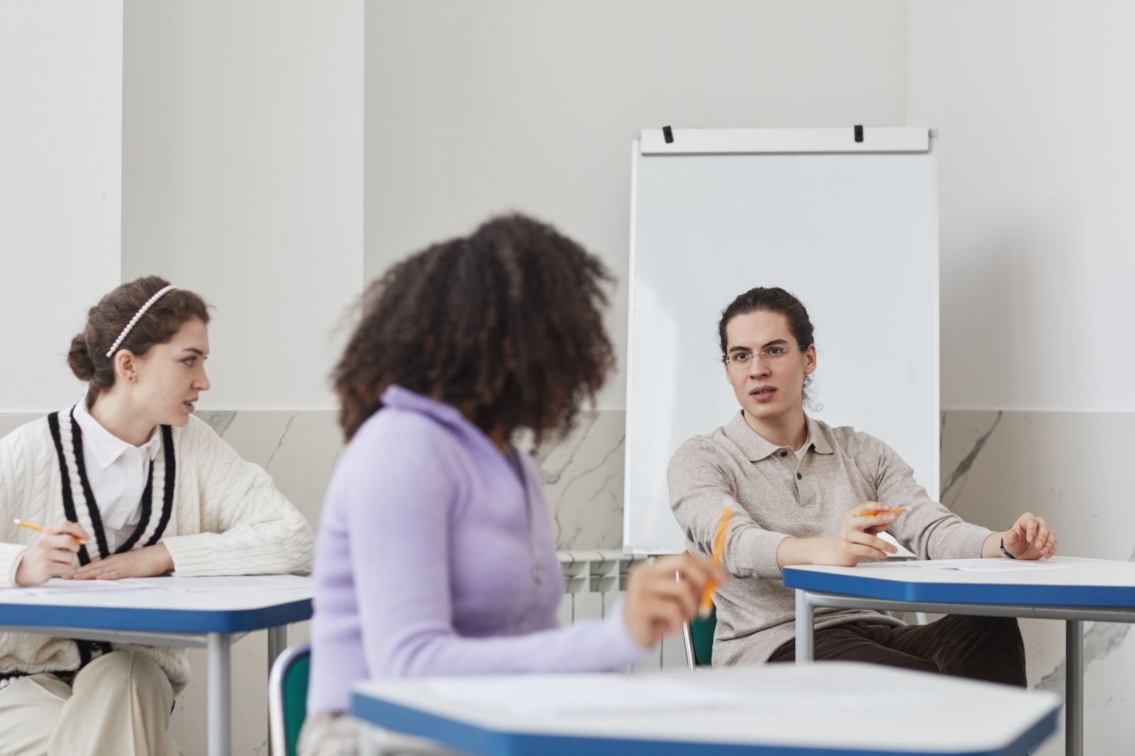 Illustrative image: students listening during a conversation.
